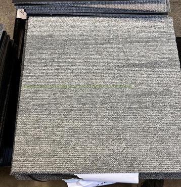 Partij Desso tapijttegels nieuw 50x50cm grijs 17m2 #116 beschikbaar voor biedingen