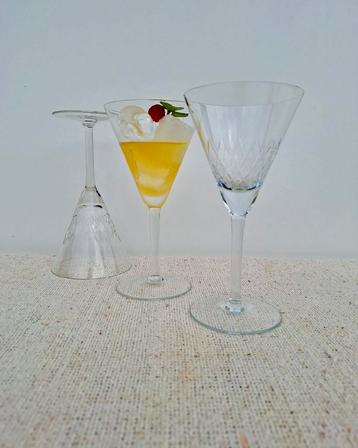 Vintage martini glazen met geslepen motief glaswerk chique beschikbaar voor biedingen