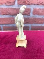 verfijnd stenen beeldje, Chinese hofdame, Antiek en Kunst, Kunst | Niet-Westerse kunst, Ophalen of Verzenden