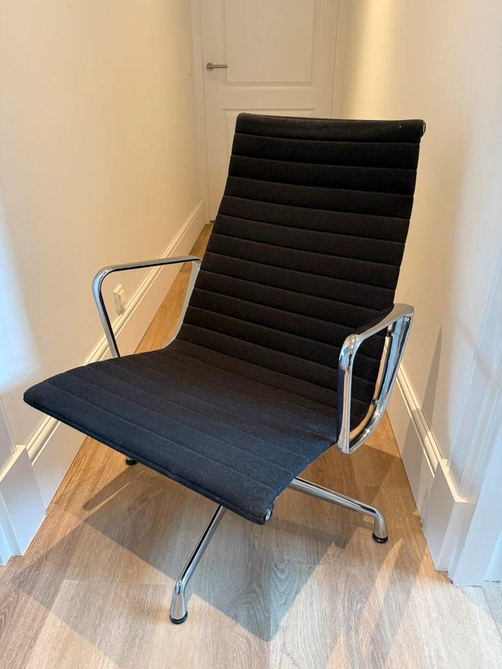 Eames ea116, Huis en Inrichting, Fauteuils, Zo goed als nieuw, Ophalen of Verzenden