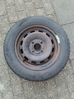 Winterbanden 175/65 R14 t incl wieldoppen, Auto diversen, Wieldoppen, Ophalen, Zo goed als nieuw