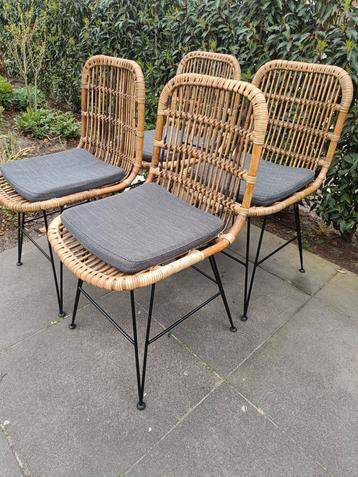 4 rotan tuinstoelen met kussens beschikbaar voor biedingen
