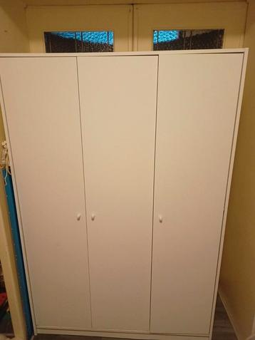 KLEPPSTADKledingkast met 3 deuren, wit, 117x176 cm

 beschikbaar voor biedingen