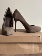 Beige suède hakken van BAGATT  – maat 37 – als nieuw, Pumps, Beige, Ophalen of Verzenden, Zo goed als nieuw