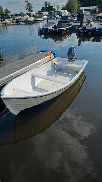 Polyester vis-motorboot incl 4pk four stroke incl trailer beschikbaar voor biedingen