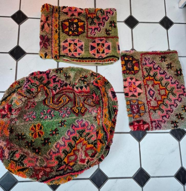 Marokkaans berber wollen vloerkussen met 2 kussenhoesjes, Huis en Inrichting, Banken | Voetenbanken en Poefen, Zo goed als nieuw