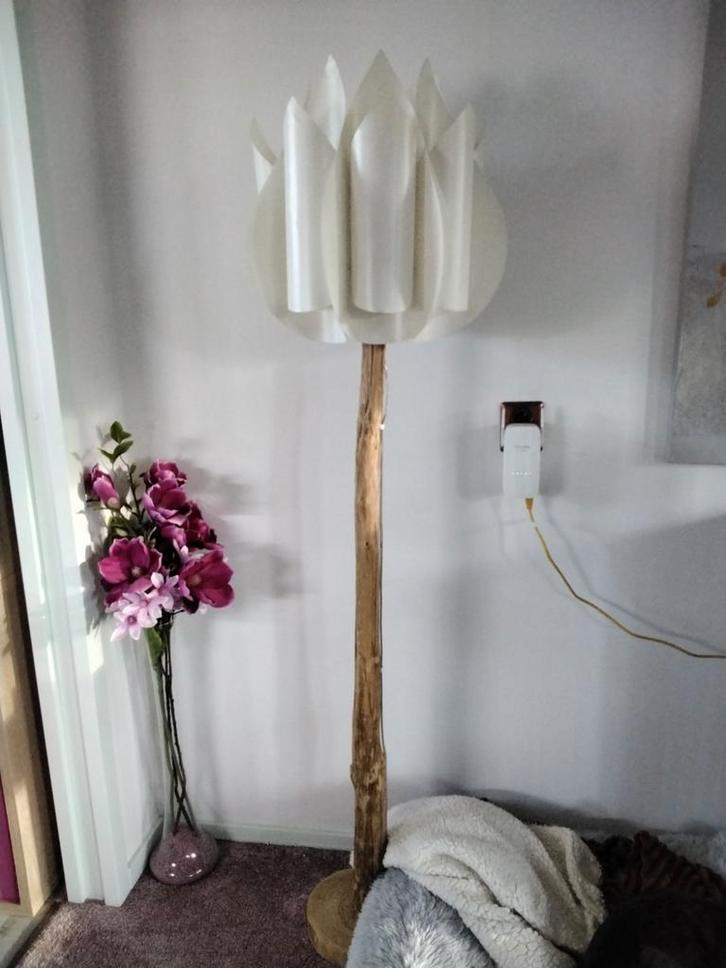 Mooie Vloerlamp - Uniek Design!, Huis en Inrichting, Lampen | Vloerlampen, Gebruikt, 150 tot 200 cm, Hout, Kunststof, Ophalen