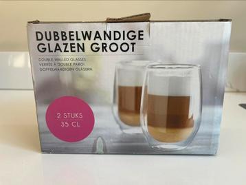 Twee dubbelwandige glazen  beschikbaar voor biedingen