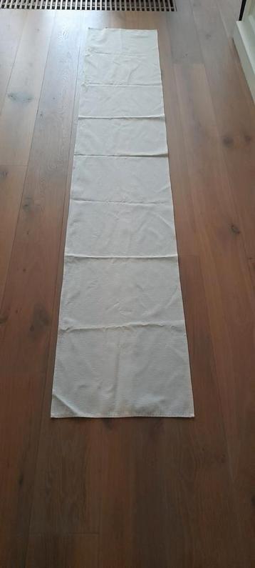 Te koop creme ivoor tafelloper. Breedte 44cm en lengte 220