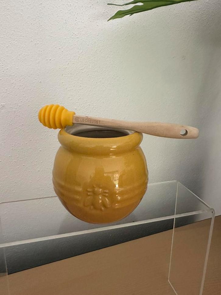 Le Creuset honingpot -zonder deksel-  met dipper, NIEUW, Huis en Inrichting, Keuken | Potten en Pannen, Nieuw, Pot, Bus of Blik