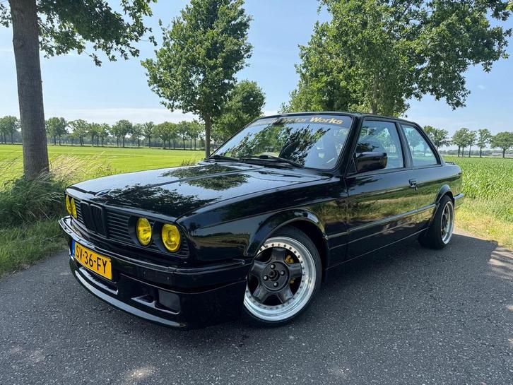 BMW E30 325i - SHOW/DRIFT AUTO - M-TECH 2 - GERESTAUREERD, Auto's, BMW, Particulier, 3-Serie, Benzine, Coupé, Handgeschakeld, Origineel Nederlands