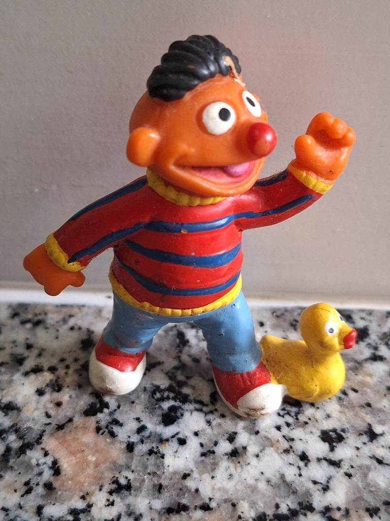 Vintage Ernie Figuur met Eend - Sesamstraat, Verzamelen, Poppetjes en Figuurtjes, Ophalen of Verzenden, Gebruikt