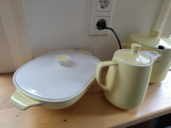Regout lichtgele pastel set - 3 stuks, Huis en Inrichting, Keuken | Servies, Gebruikt, Schaal of Schalen, Effen, Aardewerk, Ophalen