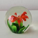 Presse-papier Murano stijl met rode bloem en bubbel 7 cm, Ophalen of Verzenden, Zo goed als nieuw, Binnen