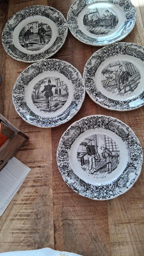 Antieke Franse zwart-wit bordjes Sarreguemines, Antiek en Kunst, Antiek | Servies los, Ophalen of Verzenden