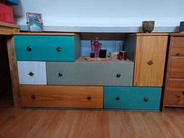 Ikea PS ladekast met verschillende kleuren lades en grepen