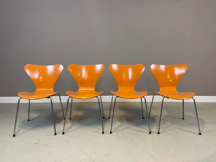 4 Fritz Hansen vlinderstoelen 7 series door Arne Jacobsen, Huis en Inrichting, Stoelen, Gebruikt, Vier, Hout, Metaal, Ophalen