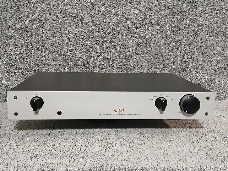 Van Medevoort CA111 Voorversterker (nieuw in doos), Audio, Tv en Foto, Radio's, Ophalen of Verzenden
