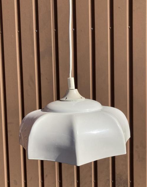 Brocante wit metalen hanglamp - hanglampje, Antiek en Kunst, Curiosa en Brocante, Ophalen of Verzenden