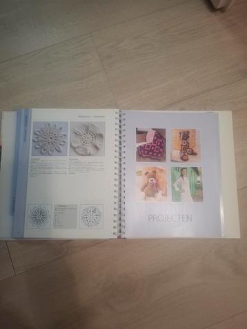 Haakboek met patronen beschikbaar voor biedingen