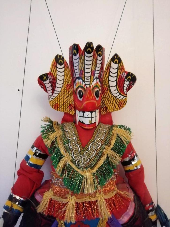 Marionet masker pop oosters hout stof gekleurd hoogte 51 cm, Antiek en Kunst, Curiosa en Brocante, Ophalen of Verzenden