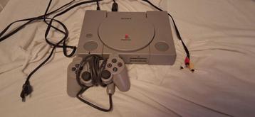 Sony Playstation 1 (EU, Originele kabels) beschikbaar voor biedingen