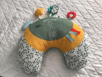 SOPHIE DE GIRAF Cosy Play speelkussen beschikbaar voor biedingen