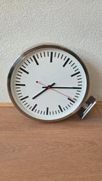 Stationsklok - Dubbelzijdig, Huis en Inrichting, Ophalen, Zo goed als nieuw, Analoog, Wandklok