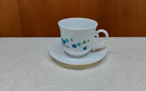 Arcopal vintage melkglas kopje, Veronica, 6 op voorraad, Huis en Inrichting, Keuken | Servies, Zo goed als nieuw, Kop(pen) en/of Schotel(s)