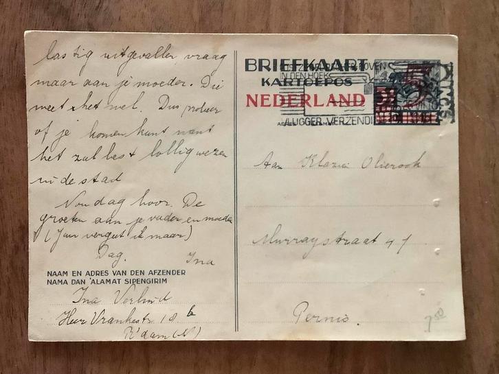 NL 1945 BRIEFKAART NED. INDIË M RODE OVERDRUK GEBR. IN NL, Postzegels en Munten, Brieven en Enveloppen | Nederland, Briefkaart