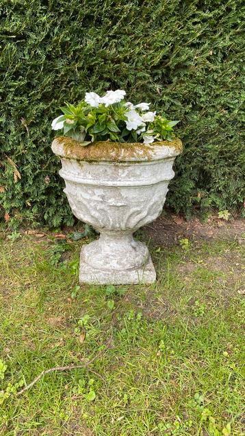 Witte stenen bloempot tuinvazen set beschikbaar voor biedingen