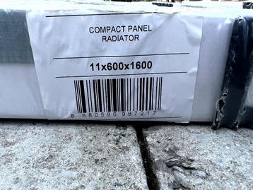 Innovia compact 4 regular radiator + Horizontal Flat Linea H beschikbaar voor biedingen