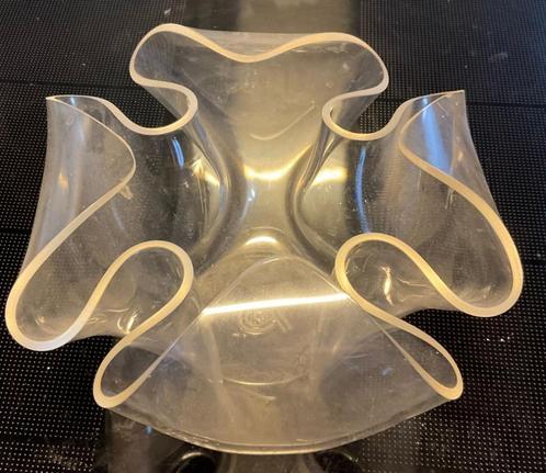 Design VAAS met PD logo in dik Perspex, Huis en Inrichting, Woonaccessoires | Vazen, Gebruikt, Overige kleuren, Minder dan 50 cm