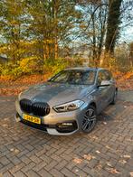 BMW 1-Serie 118i 136pk Aut 2021 Storm Bay, Auto's, BMW, 65 €/maand, 136 pk, 1295 kg, Leder en Stof