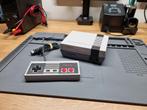 Nintendo NES mini + originele controller, Spelcomputers en Games, Spelcomputers | Nintendo NES, Ophalen of Verzenden, Zo goed als nieuw