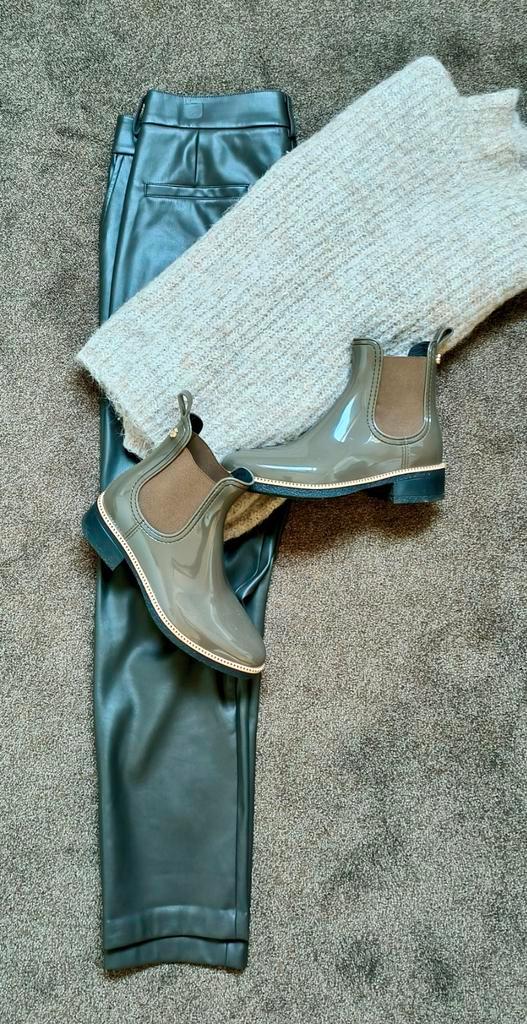 Vegan Leather Broek - Maat 40, Kleding | Dames, Broeken en Pantalons, Zo goed als nieuw, Maat 38/40 (M), Groen, Lang, Ophalen of Verzenden