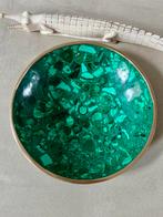 Grote ronde schaal van malachiet uit Congo met messing ring, Ophalen of Verzenden