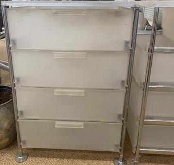 3 Kartell mobil 4 kabinet ladenkast ladenblok met voeten beschikbaar voor biedingen