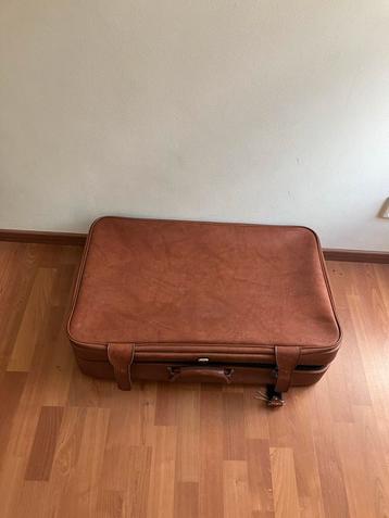 Vintage Leren Koffer beschikbaar voor biedingen