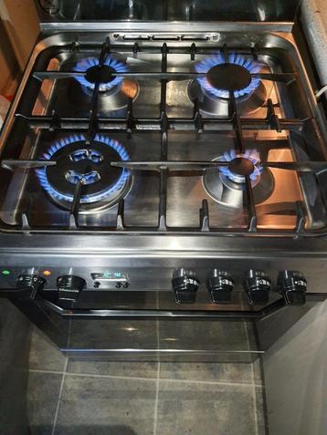 Indesit Gasfornuis+elektrisch heteluchtoven+Werkt 100% beschikbaar voor biedingen