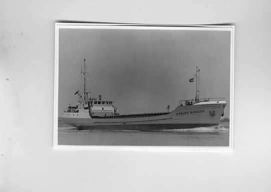 scheepvaart-foto-edward brough, Ophalen of Verzenden, Zo goed als nieuw, Motorboot, Boek of Tijdschrift