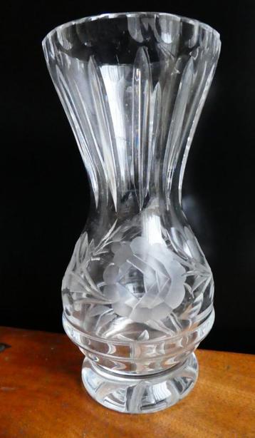 Mooie geslepen kristallen vazen 5 verschillende modellen. beschikbaar voor biedingen