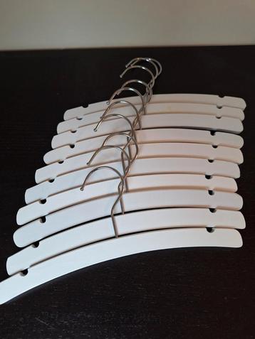 Houten kinderkledinghangers wit set 10 st beschikbaar voor biedingen