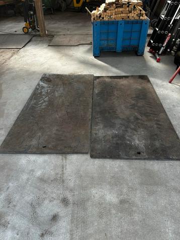 Gebruikte Kunststof Rijplaten 100x200x2 beschikbaar voor biedingen