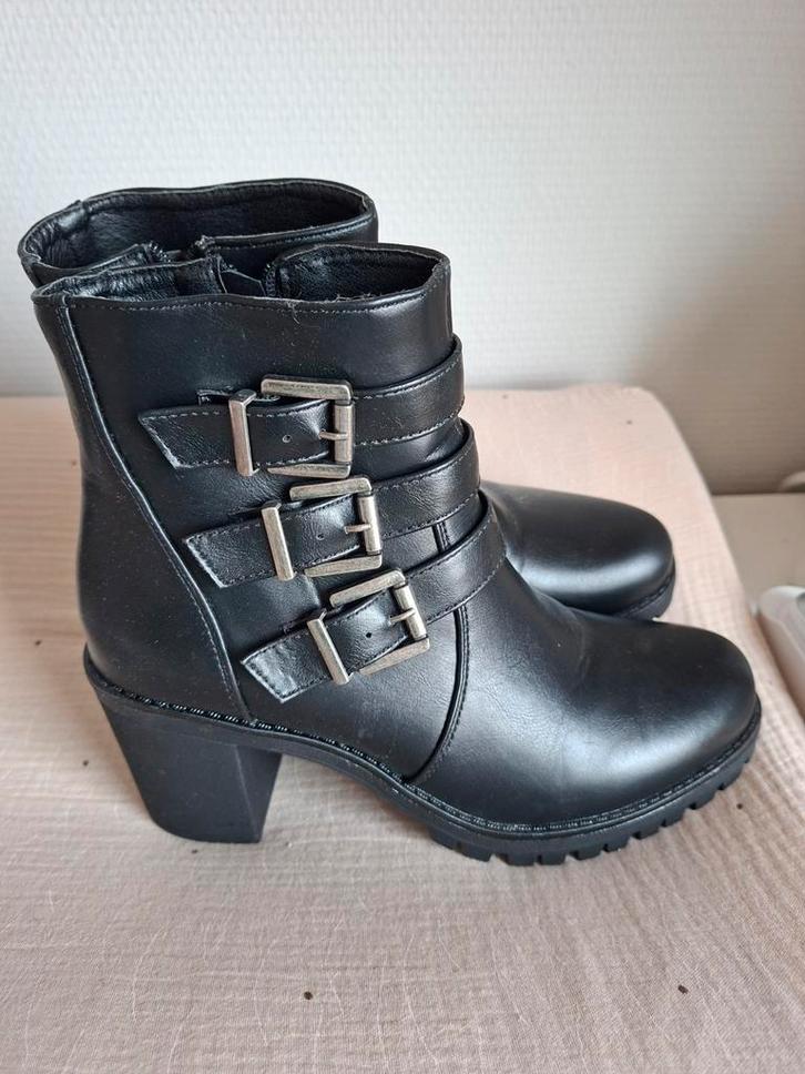 Stoere zwarte enkellaarsjes met gespen, Kleding | Dames, Schoenen, Gedragen, Lage of Enkellaarzen, Zwart, Ophalen