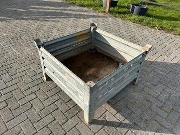Stalen stapelkratten / opbergkrat beschikbaar voor biedingen