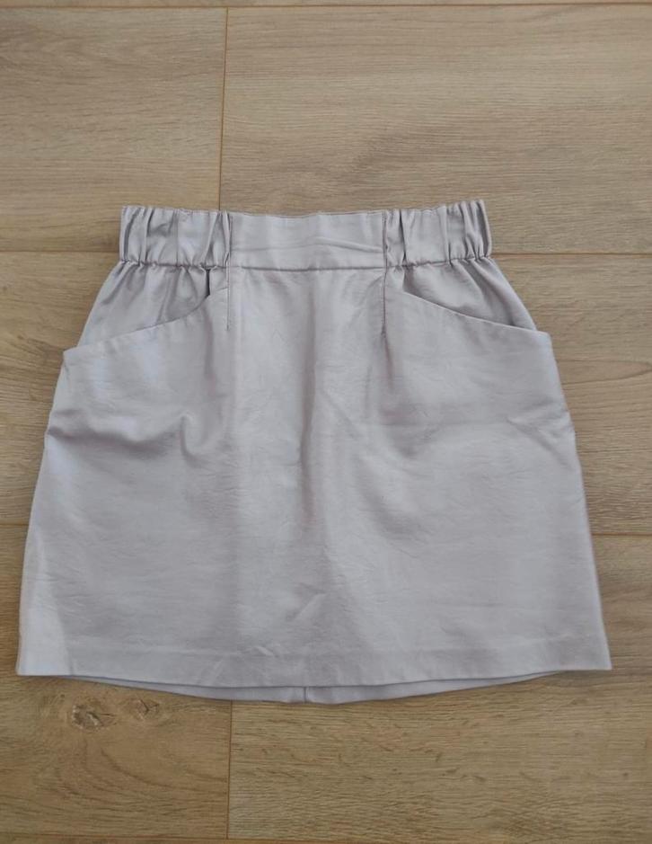 Zara - Metallic lichtroze rokje - mt xs, Kleding | Dames, Rokken, Zo goed als nieuw, Maat 34 (XS) of kleiner, Roze, Boven de knie