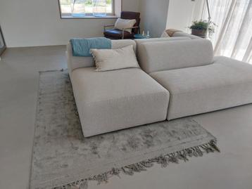 Taupe/olijf kleurig vloerkleed beschikbaar voor biedingen