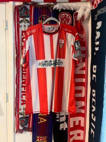 Spaans voetbalshirt umbro beschikbaar voor biedingen