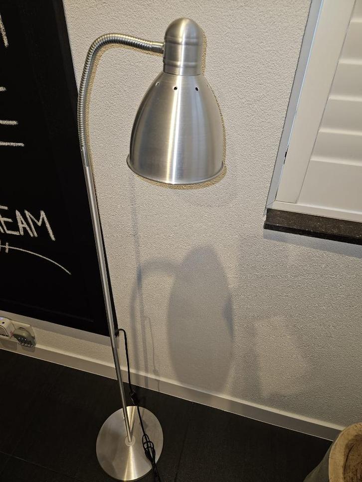 T.K. STIJLVOLLE METALEN VLOERLAMP, Huis en Inrichting, Lampen | Vloerlampen, Zo goed als nieuw, 150 tot 200 cm, Metaal, Ophalen